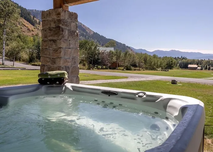 Spacious Mountain-view Retreat With Deck Slide & Jacuzzi Near Outdoor Trails In Lincoln, Wyoming Ferienhaus Thayne