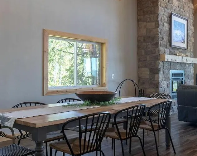 Spacious Mountain-view Retreat With Deck Slide & Jacuzzi Near Outdoor Trails In Lincoln, Wyoming Thayne