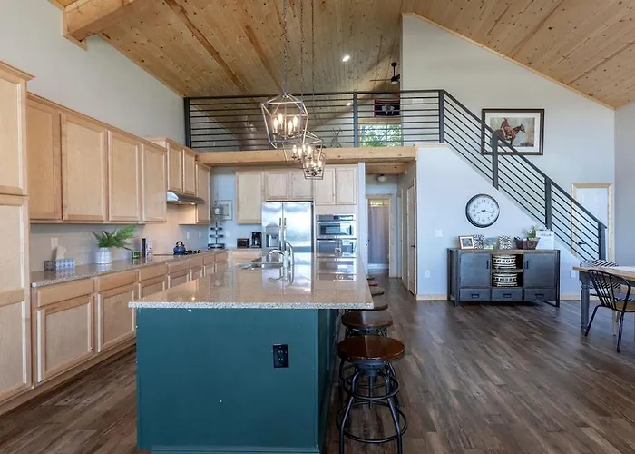 Spacious Mountain-view Retreat With Deck Slide & Jacuzzi Near Outdoor Trails In Lincoln, Wyoming Ferienhaus *