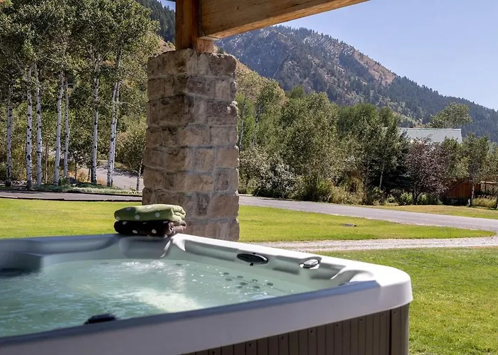 Ferienhaus Spacious Mountain-view Retreat With Deck Slide & Jacuzzi Near Outdoor Trails In Lincoln, Wyoming Thayne