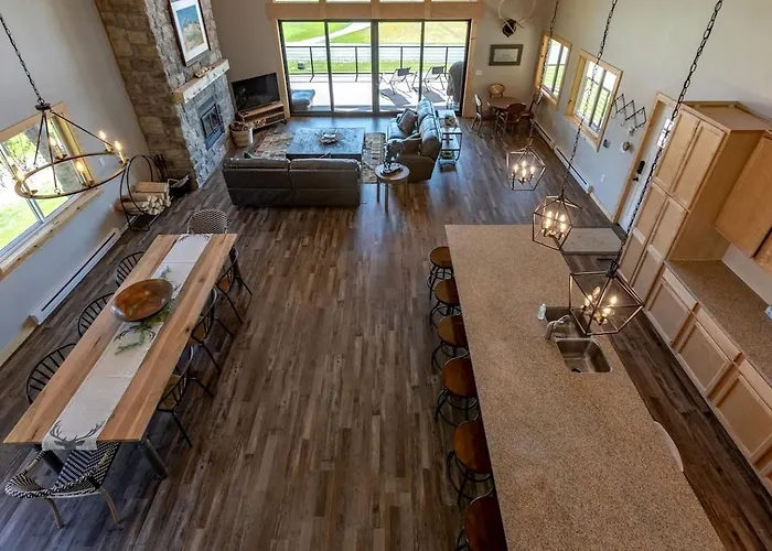 Spacious Mountain-view Retreat With Deck Slide & Jacuzzi Near Outdoor Trails In Lincoln, Wyoming